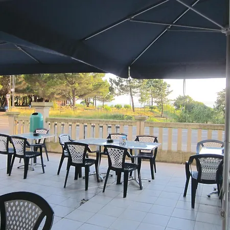 Готель Sixto *